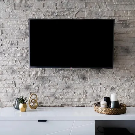 Easy Rent- Metropolitan 75 Hala Globus, 24h Check-in, Zana