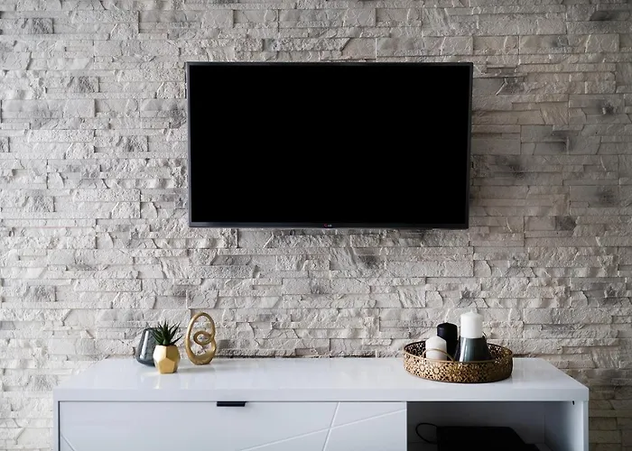 Easy Rent- Metropolitan 75 Hala Globus, 24h Check-in, Zana